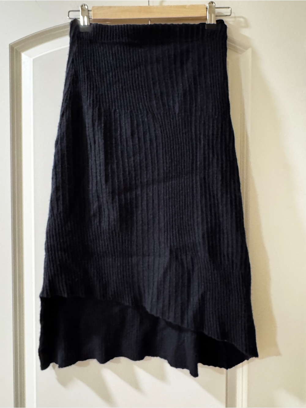 Asymmetrical Ribbed High-Low Skirt — Black